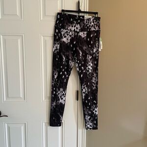 GAIAM Black and Gray Leggings with Dynamic Abstract Pattern
